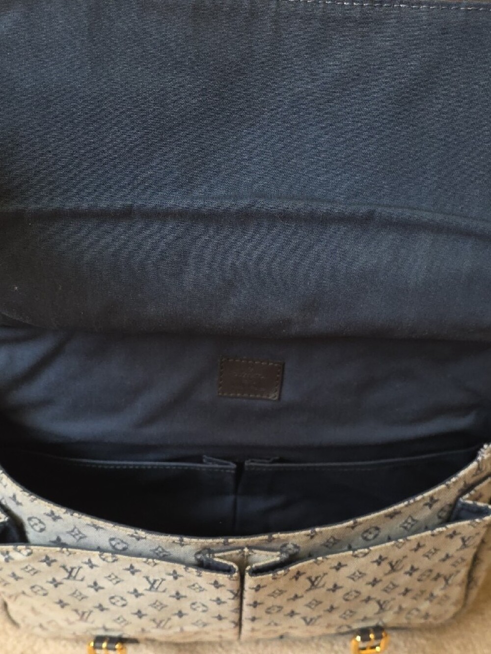 Louis Vuitton Mini Lin Messenger Bag - Picture 7 of 10